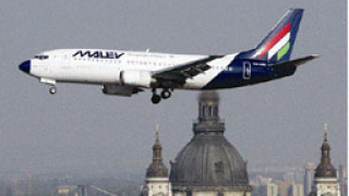 Олигархът Березовский взе унгарския авиопревозвач Malev