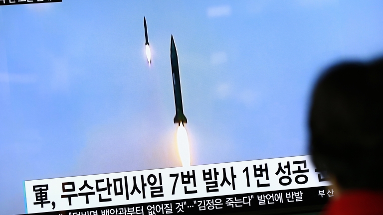 Северна Корея изстреля две ракети към Жълто море