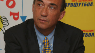 Спряха правата на още шестима рефери