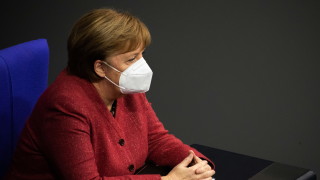 Германският канцлер Ангела Меркел настоява за по твърди мерки за ограничаване