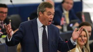 Британският евроскепктик Найджъл Фараж предупреди че сделката на премиера Борис