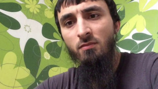 Известен чеченски блогър е оцелял при опит за покушение в