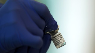 Нови лабораторни проучвания показват че ваксините на Pfizer BioNTech и Moderna