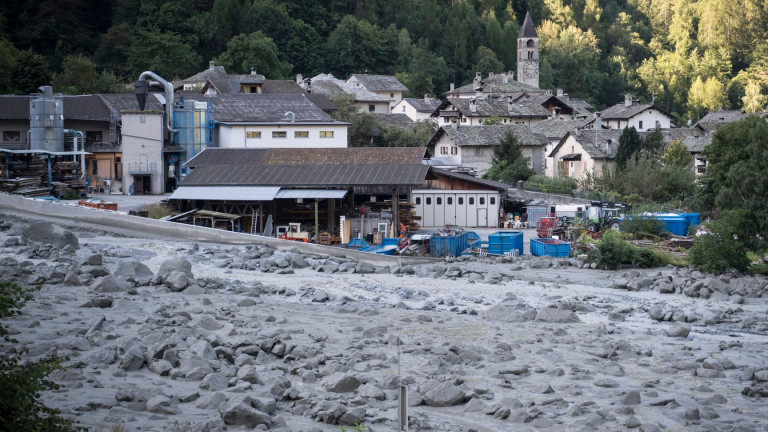 Осем души са изчезнали след свлачище в Югоизточна Швейцария в