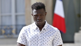 Мамуду Гасама 22 годишният малийски нелегален имигрант наричан Спайдърмен тъй