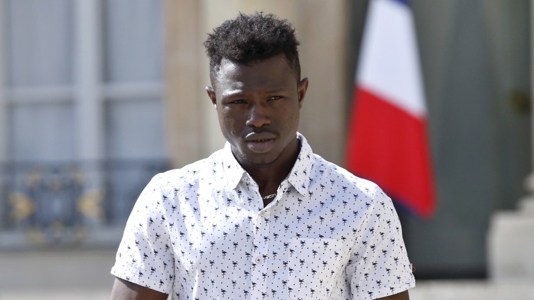 Мамуду Гасама, 22-годишният малийски нелегален имигрант, наричан Спайдърмен, тъй като