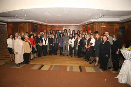  Цветя за дамите на Бургас