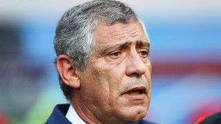 Селекционерът на Португалия Фернандо Сантош отхвърли предположенията че е