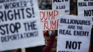 Американският сенатор демократ Алекс Падия е бил принудително изведен и