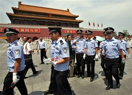 Тянанмън осъмна с обръч от полицаи 
