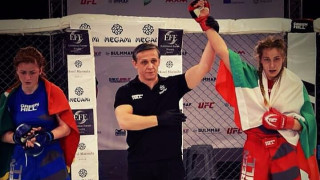 Отдавна вече жена ситуирана в боен спорт не е нещо