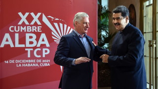 Венецуела е увеличила доставките на бензин и храна за Куба