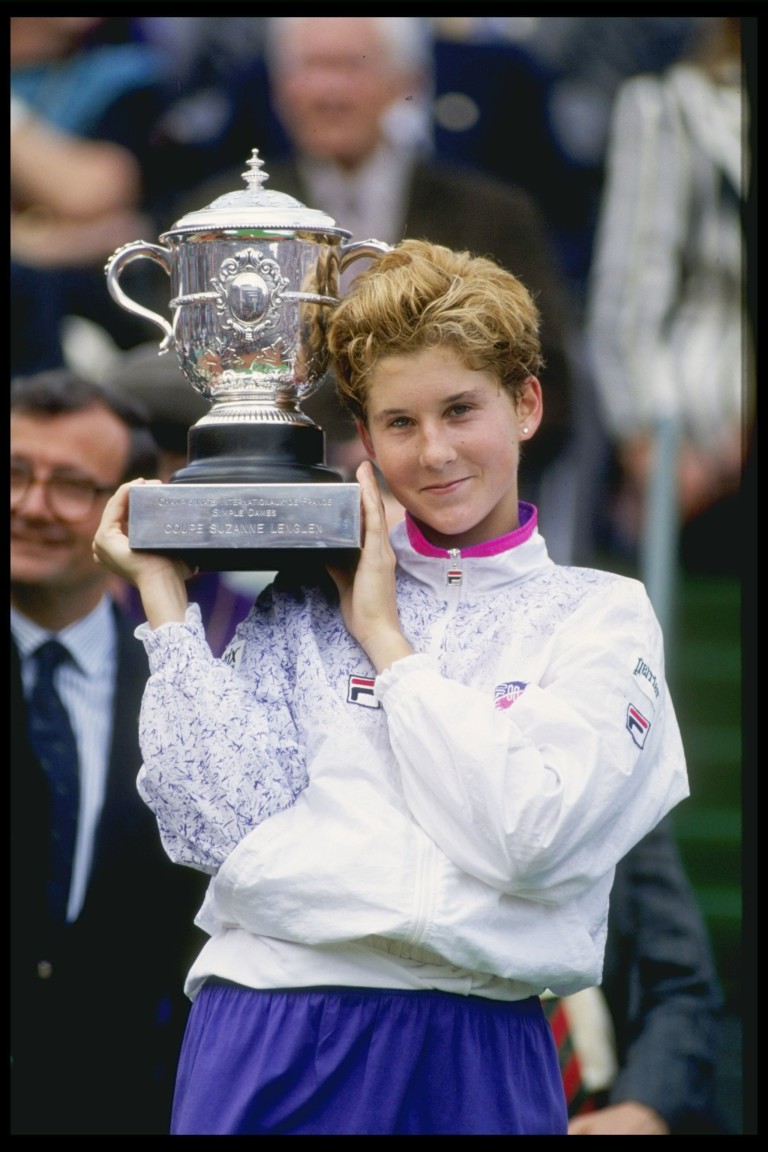 Моника Селеш през 1991 година с трофея от Roland-Garros