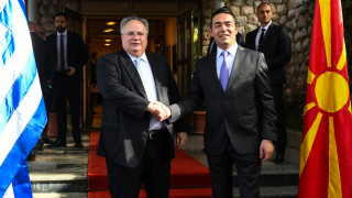 Външните министри на Македония и Гърция заявиха че са постигнали