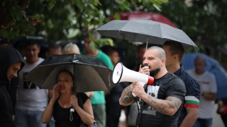 Жители на Карлово и Сопот излязоха на протест срещу високите