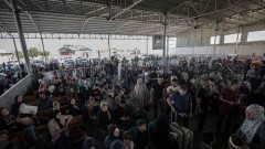 Стотици палестинци са избягали от болницата Ал-Шифа, но много от тях остават там