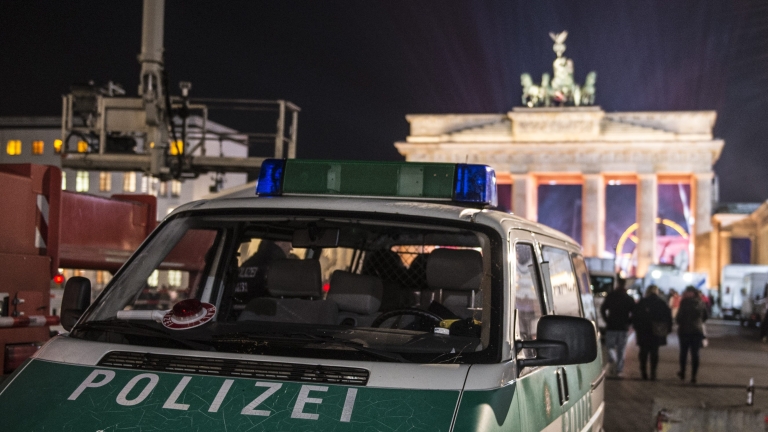 Арестуваха подозрителен мъж в Берлин, крещял "Бомба" 