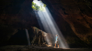 Годината е 1962 г Мястото Скарасон ледникова пещера във френските
