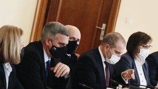 Висшите училища и научните организации местните и националните власти трябва