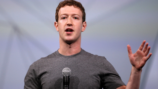 Зукърбърг продава акции от Facebook