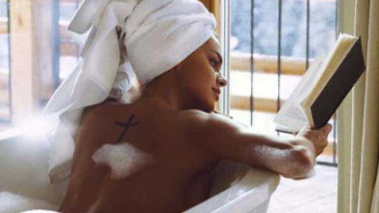 Петъчна доза сексапил