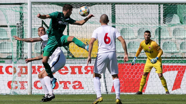 Българският футбол се завръща с дерби в дъното на класирането
