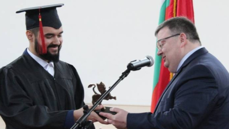 Нека силата бъде с вас, пожела Цацаров на младите юристи от ПУ