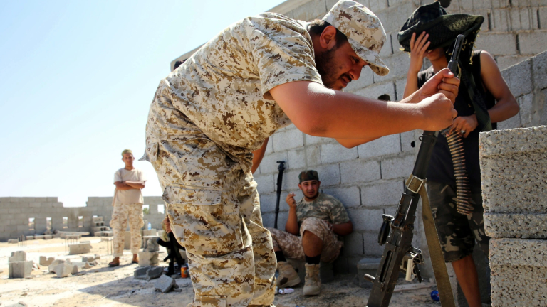 Терористи от „Ислямска държава” в Либия предлагали автомати и експлозиви като зестра