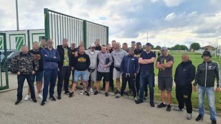 Феновете на Ботев Пд от фракцията Лудата Банда заяви подкрепата