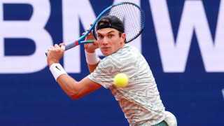 Иржи Лехечка се класира за финала на ATP 500 надпреварата в