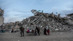 Израелски огън покоси 17 палестинци до пункт за помощи в Газа