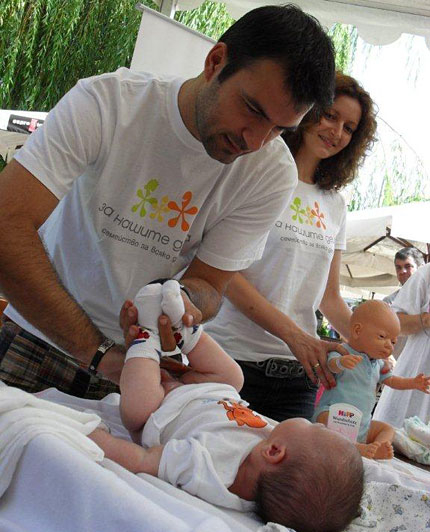 Как се къпе бебе