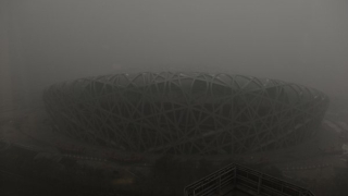 В Пекин обявиха за първи път в историята червен код заради тежкия смог 