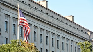 Държавният департамент на САЩ нареди на служителите на американското посолството
