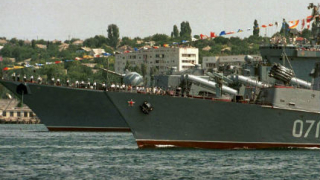 Крайцерът „Москва" е поразил мишени в Атлантика с крилати ракети