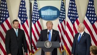 Американският президент Доналд Тръмп внезапно разпусна комисията на Белия дом