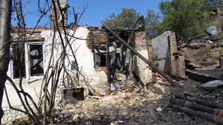 Пожар изпепели къщата и плевнята на младо семейство от Белица