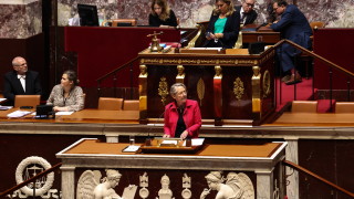Поредният вот на недоверие към френския министър председател Елизабет Борн не