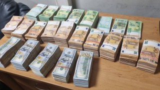 Митничари спипаха рекордните 1 5 милиона лева в тир на турската