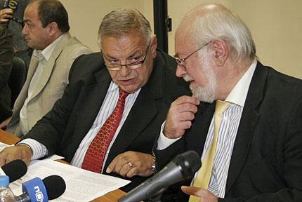 Синдикати протестират пред посолството на Украйна