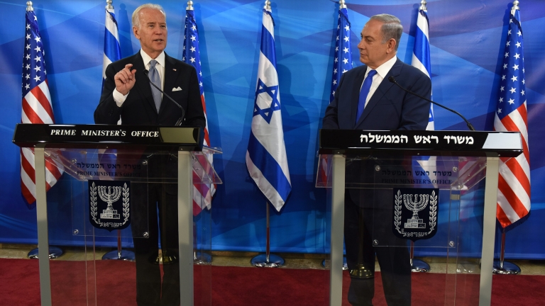Ако Иран наруши сделката, ще действаме, успокои Байдън Израел