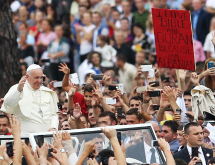Папа Франциск осъди изопачаването на религията с цел насилие 
