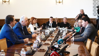 С готовността да отговаря на всички въпроси застана пред депутатите