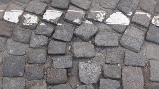 Жена задигна павета от улица в ремонт в Пловдив съобщава
