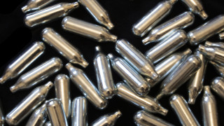 Петнадесет тона райски газ бяха открити в района на Париж