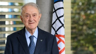 Почетният президент на Международната федерация по гимнастика Бруно Гранди е