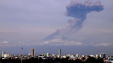 Най-голямото изригване от години на вулкана Попокатепетъл в Мексико 
