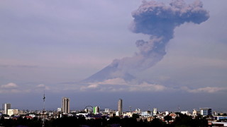 Активният вулкан Попокатепетъл в Мексико е изригнал късно вчера тамошно