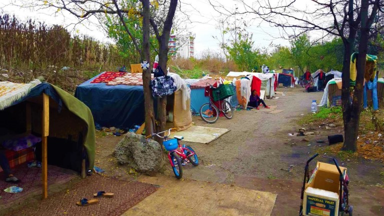 Премахнаха незаконен ромски катун в Бургас