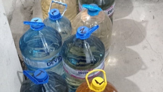 Митнически служители откриха 264 литра нелегален алкохол при проверка на